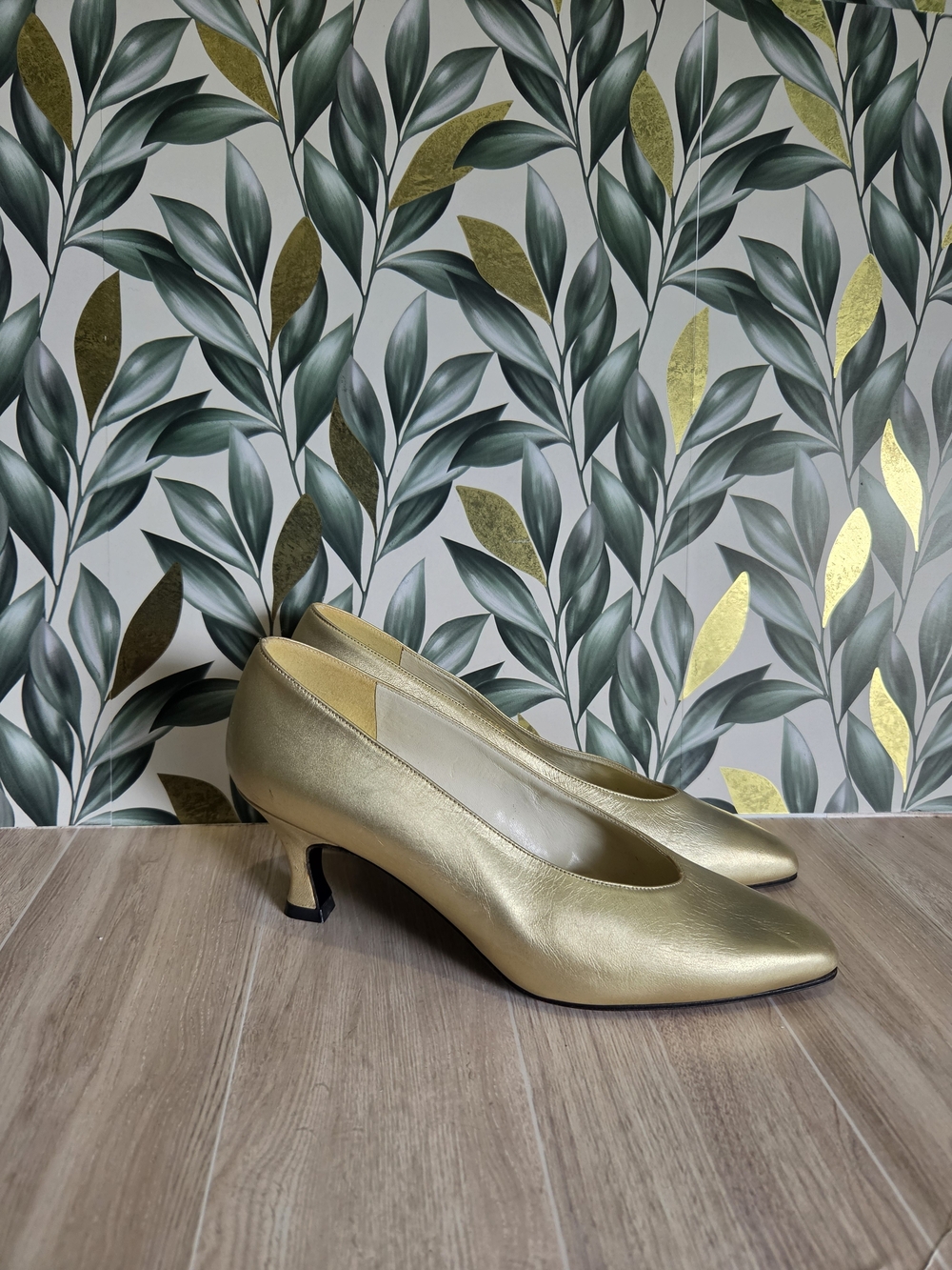 Stuart Weitzman Gold Metallic Leather Pointed Kitten Heel Pumps Spain 5.5 B
